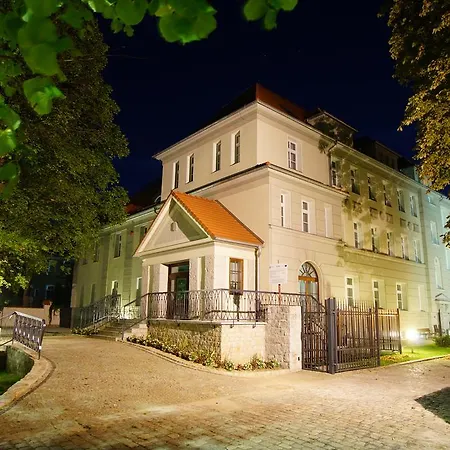 La Pierre Konukevi 3*