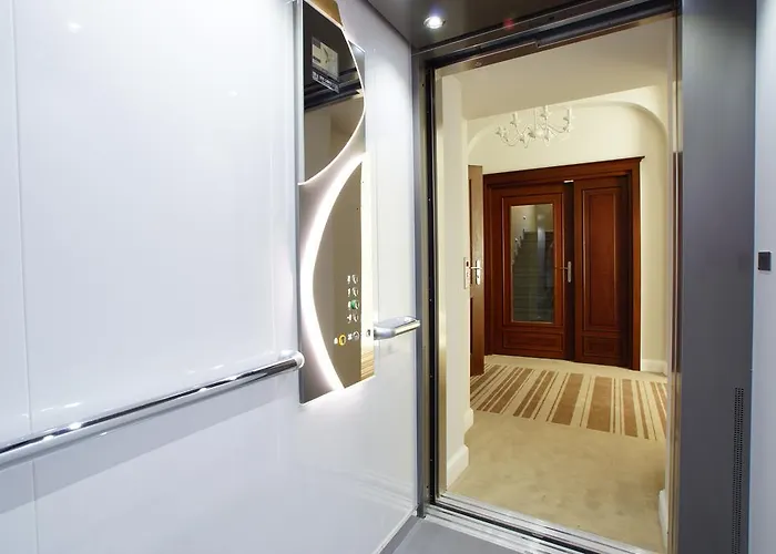 招待所 La Pierre 3*